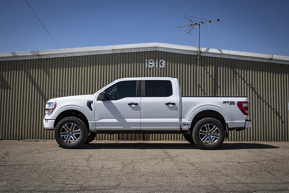 5-01-2021-current-ford-f150-4x4-lift-kit-profile-picture-white-uca-king-shocks