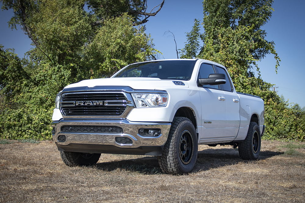 111-01-lifted-dodge-ram-1500-white-black-wheels-angle