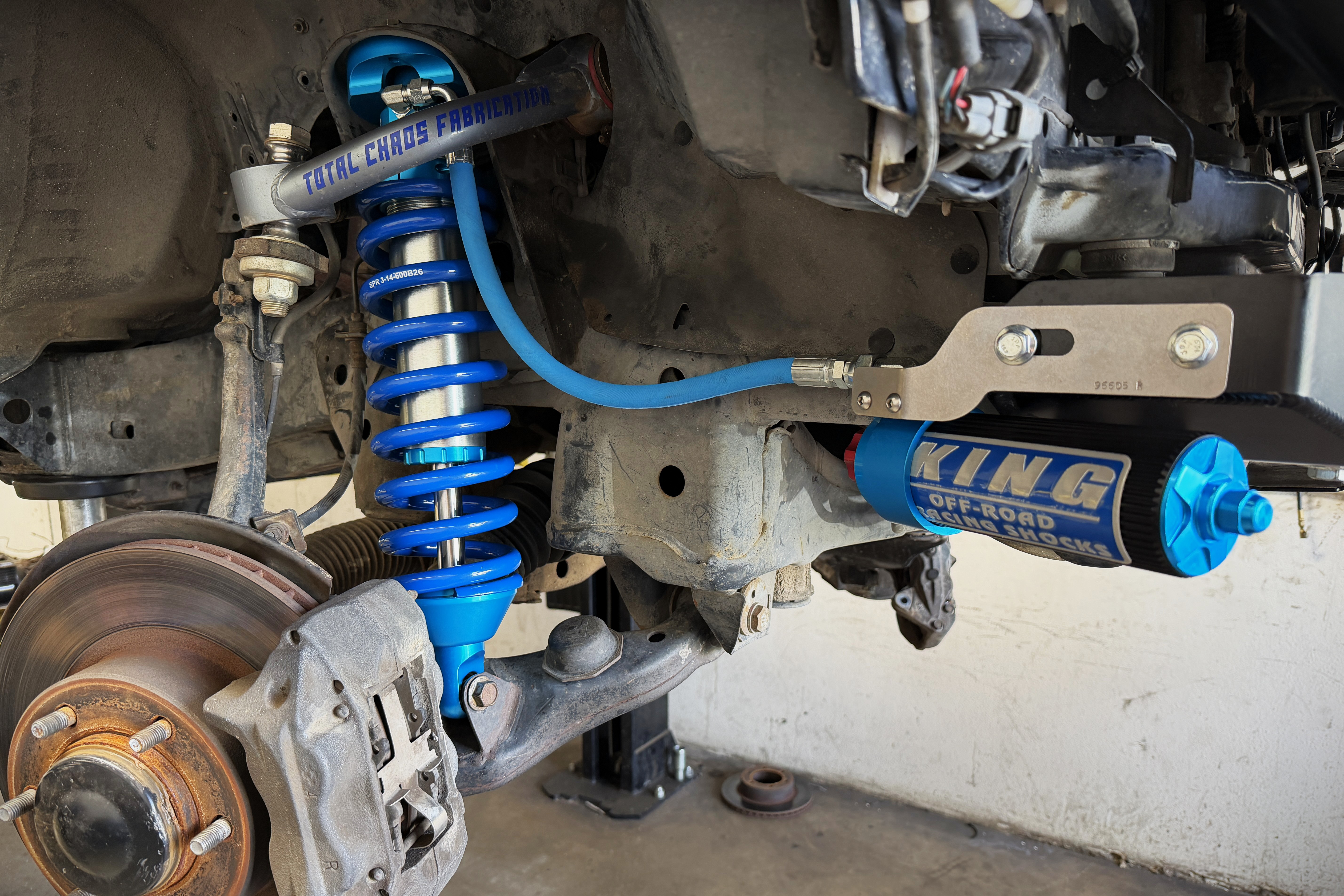 1st-gen-toyota-tundra-lift-kit-king-shocks-coilover-upper-control-arms-total-chaos