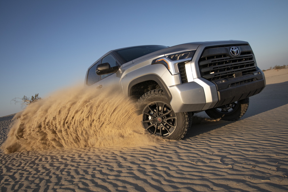 lifted-3rd-gen-toyota-tundra-off-road-roost-dunes-sand